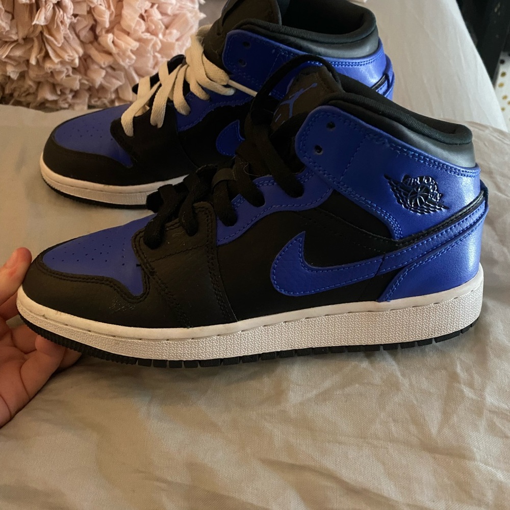 Blue and black Jordan 1s. Boys 5.4y